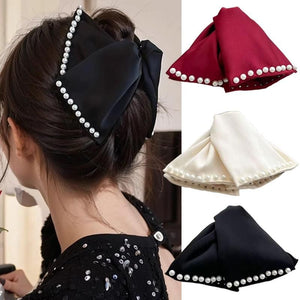 Clip con fiocco in perle di raso