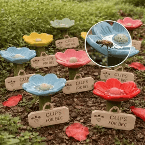Bottiglia d'acqua a forma di fiore con insetti selvatici