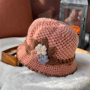 Cappello lavorato a maglia con motivo floreale da donna
