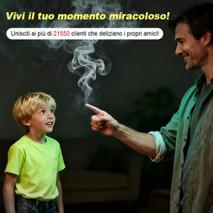 Misteriosi oggetti di scena magici con il fumo delle dita