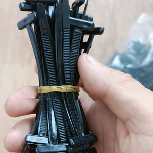 Fibbia universale per fascette stringicavo in nylon