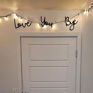 Decorazione con cartello da parete in legno