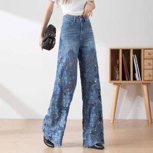 Pantaloni da donna in denim blu a vita alta con gamba larga e inserti in pizzo ritagliati