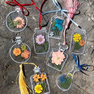 Set di segnalibri con fiori secchi