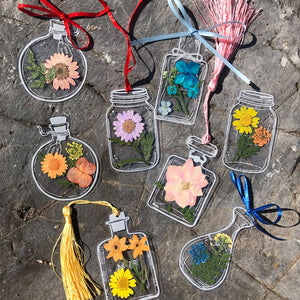 Set di segnalibri con fiori secchi