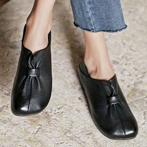 Scarpe in morbida pelle slip-on con nodo a farfalla